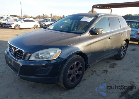 2013 Volvo Xc60 3.2 Premier z USA, uszkodzony, nr VIN YV4940DL0D2445717